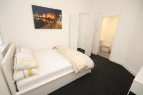Stylish 7 Bed House, close to City Centre, Liverpool